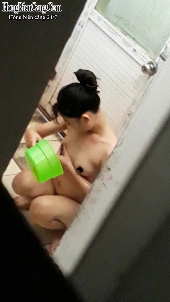 Xem hình sex chụp lén cô gái đang tắm trong khách sạn bị nhân viên chụp lén